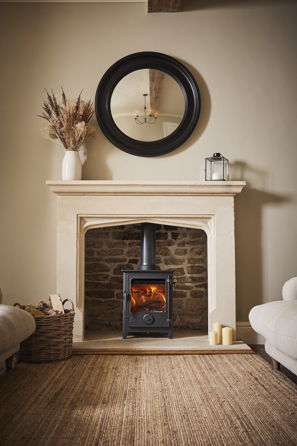 Dartmoor 5 Stove in Black with Black Handle. Dartmoor 5 Stove in Black with Black Handle.
